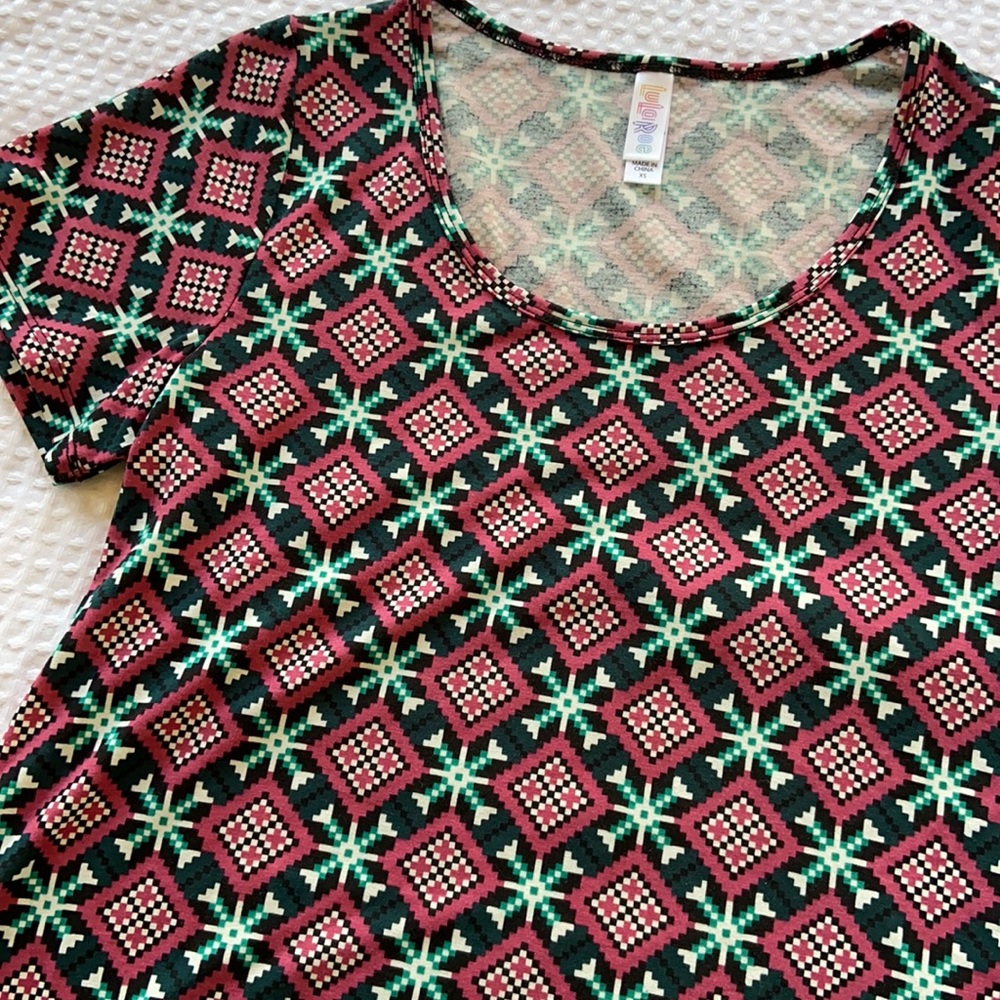 LULAROE Size XS CLASSIC T Shirt